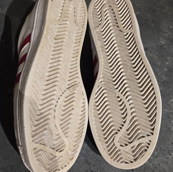 Adidas Superstars - Picture 4 of 8